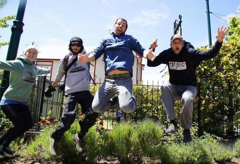 هتل Yha Rolleston House