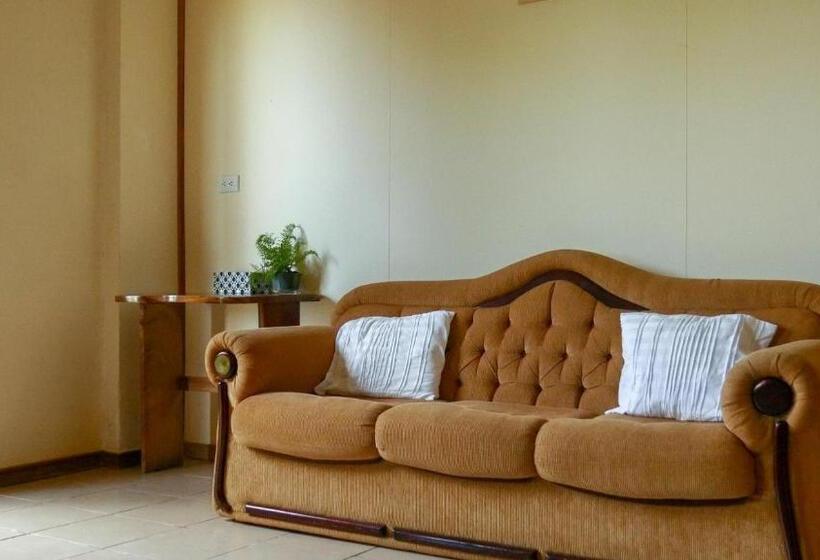 تختخواب و صبحانه Monte Los Lirios Lodge