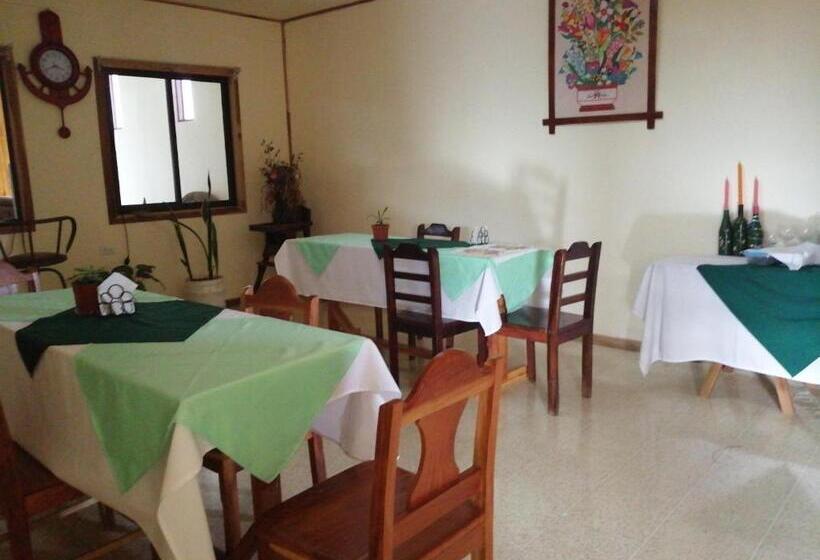 تختخواب و صبحانه Monte Los Lirios Lodge
