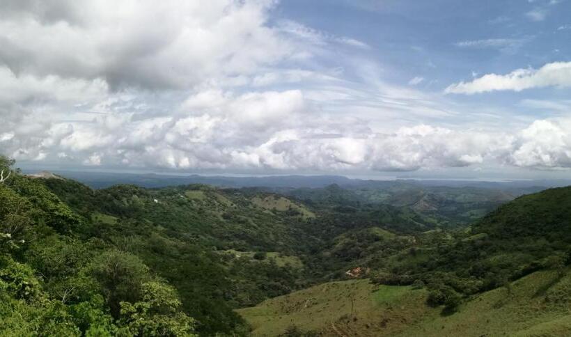 تختخواب و صبحانه Monte Los Lirios Lodge