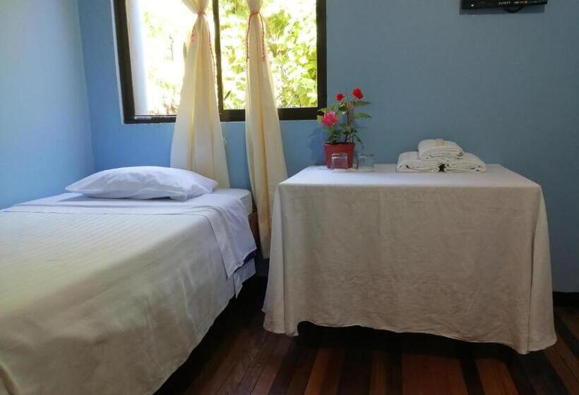 تختخواب و صبحانه Monte Los Lirios Lodge