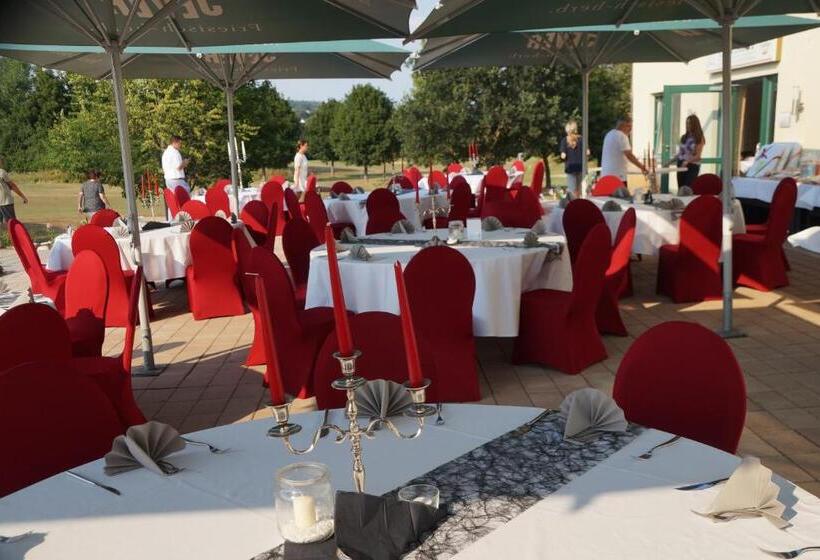 호텔 Apartments Golfpark Schlossgut Sickendorf