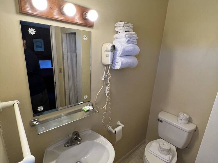 호텔 Relax Inn In Natural Bridge