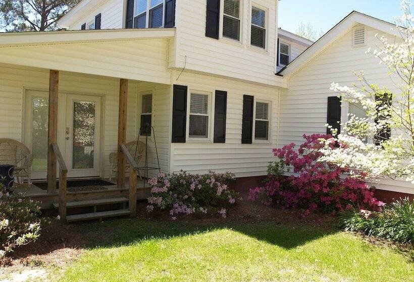 בית מלון כפרי The White House On Freedom Way