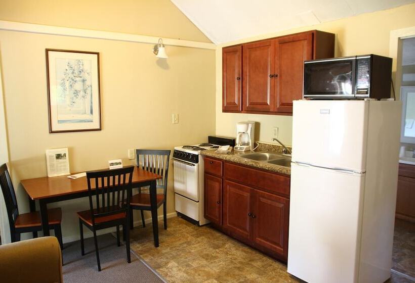 Kennebunk Gallery Motel And Cottages