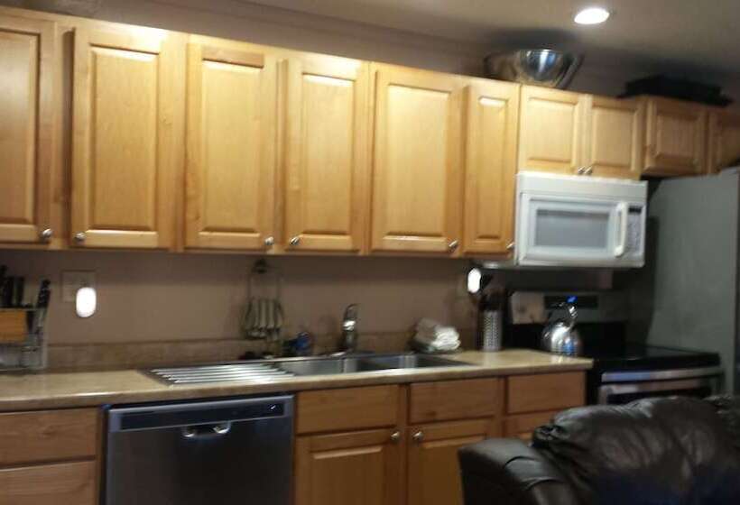 Sea Haven Motel & Guest House