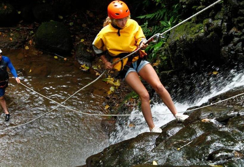 ユースホステル Spanish By The River   Turrialba