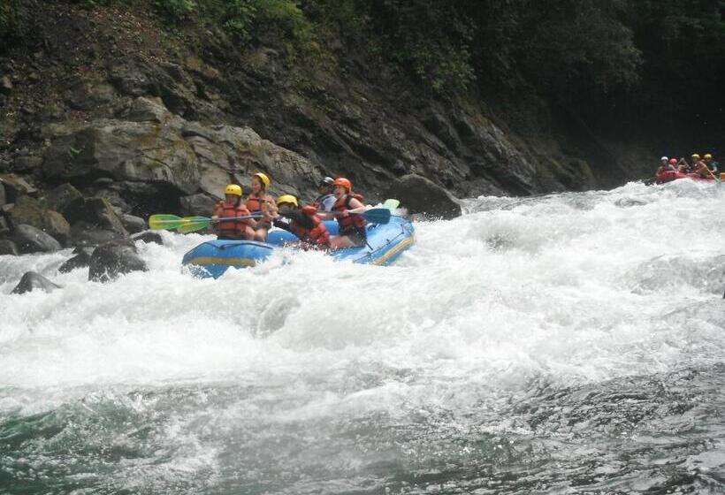 ユースホステル Spanish By The River   Turrialba