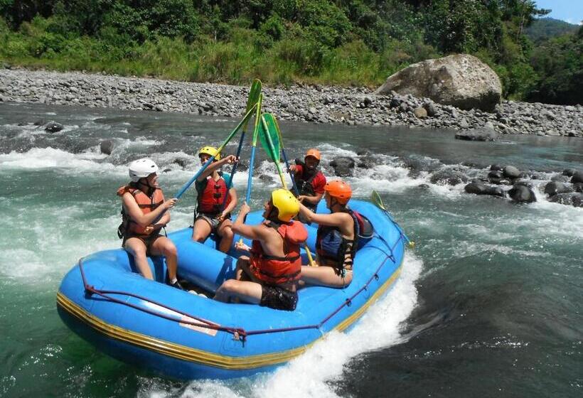 ユースホステル Spanish By The River   Turrialba
