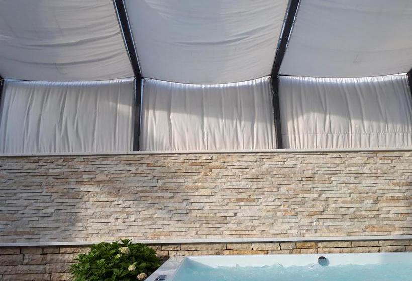 هتل Apartments Vukovic