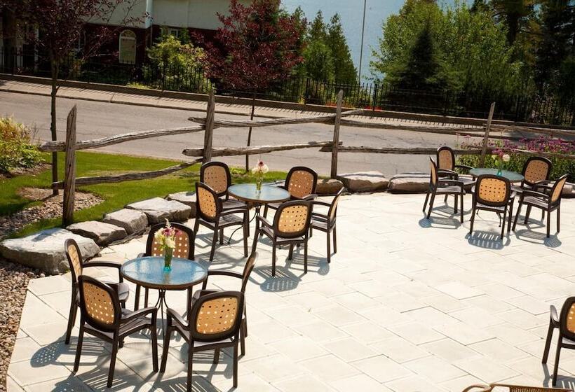 هتل Auberge De La Tour Du Lac
