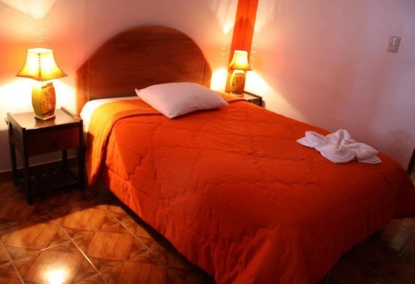 هتل Golden House Inn