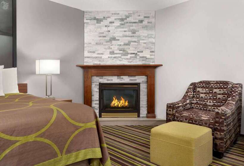 هتل Super 8 By Wyndham Windsor/dougall
