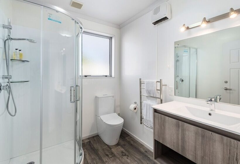 هتل Two Tree Lodge