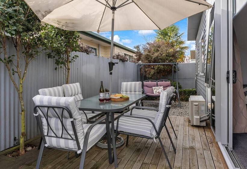 هتل Two Tree Lodge