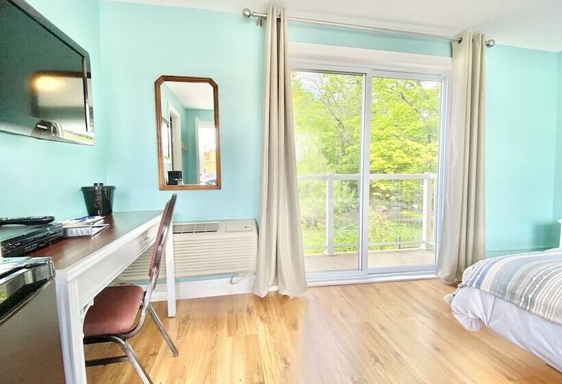 La Plage Motel