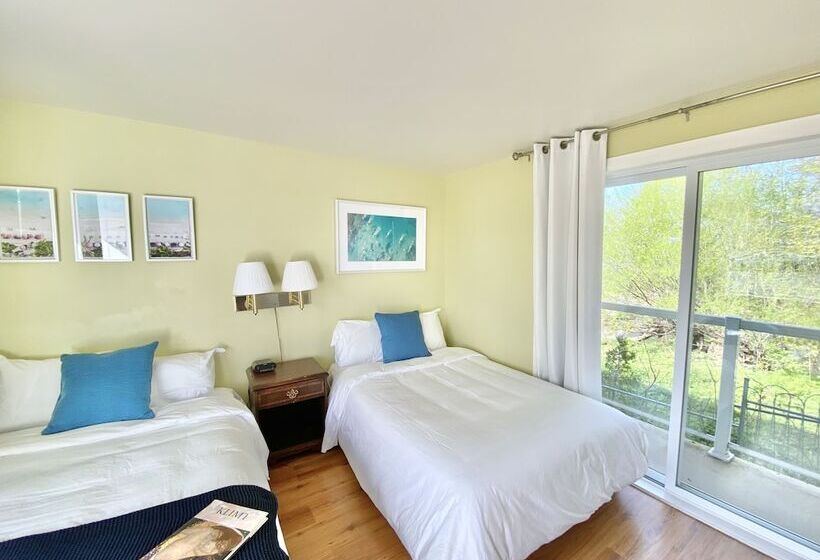La Plage Motel