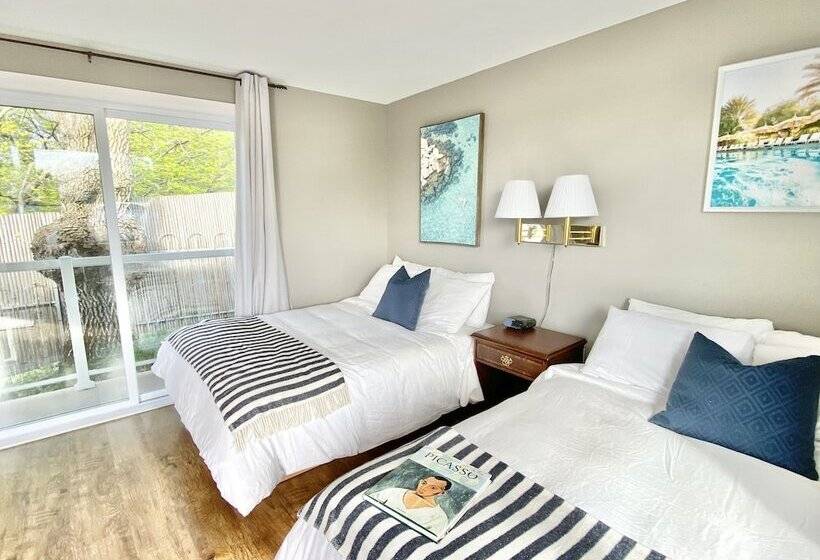 La Plage Motel