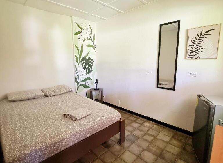 Casa Pura Vida Surf Hostel   Tamarindo Costa Rica