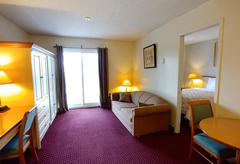 Sand Castle Suites Motel