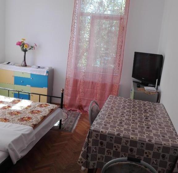 Alfredo Hostel