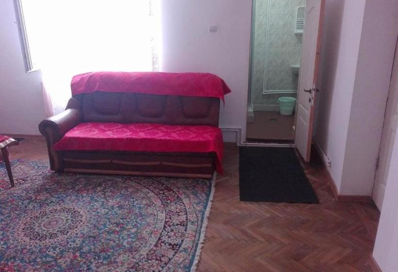 Alfredo Hostel