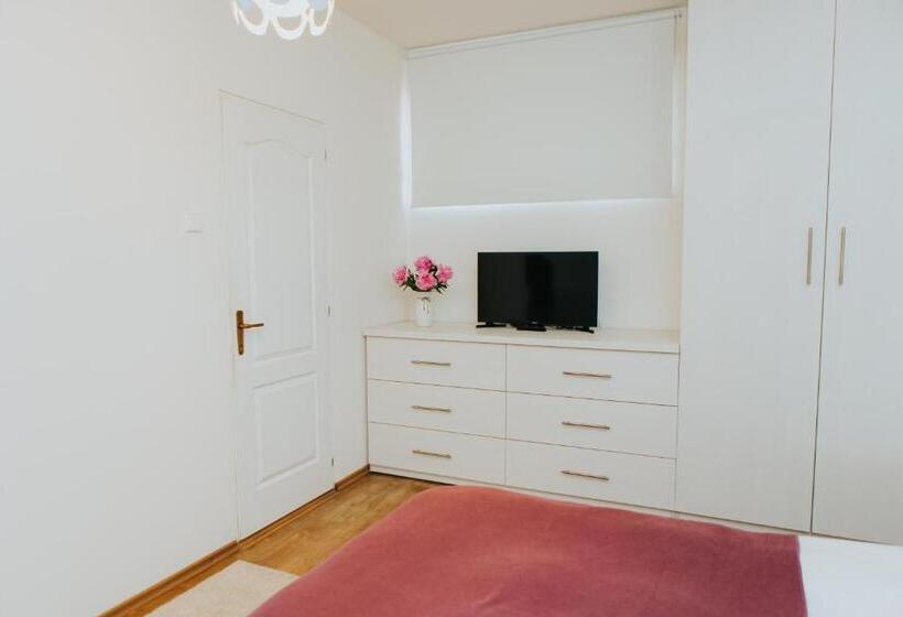 تختخواب و صبحانه Camelia's Cozy Place