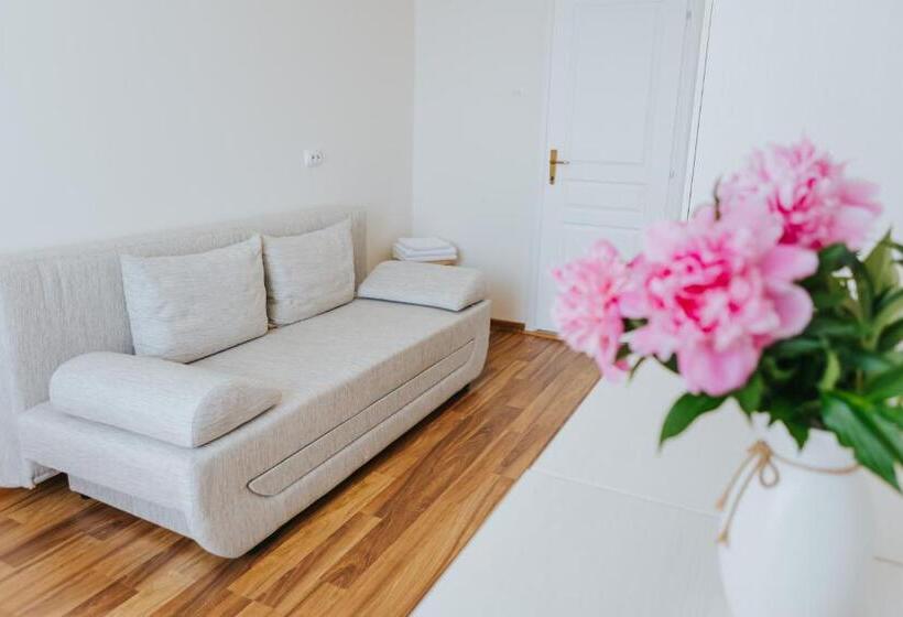 تختخواب و صبحانه Camelia's Cozy Place