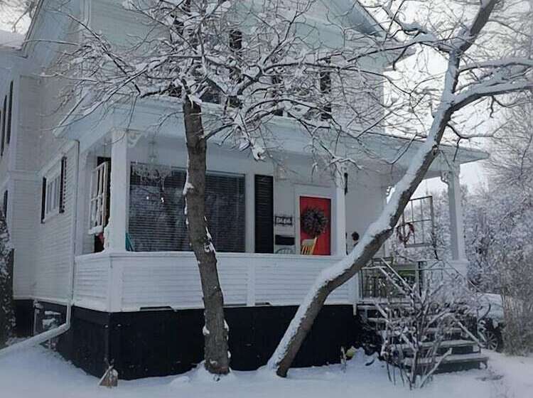 هتل Charles Street Holiday Home