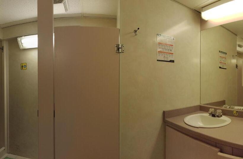 בית מלון כפרי Hi Castle Mountain Hostel