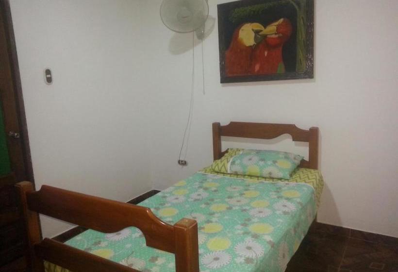 هتل Hostal Selvatrip