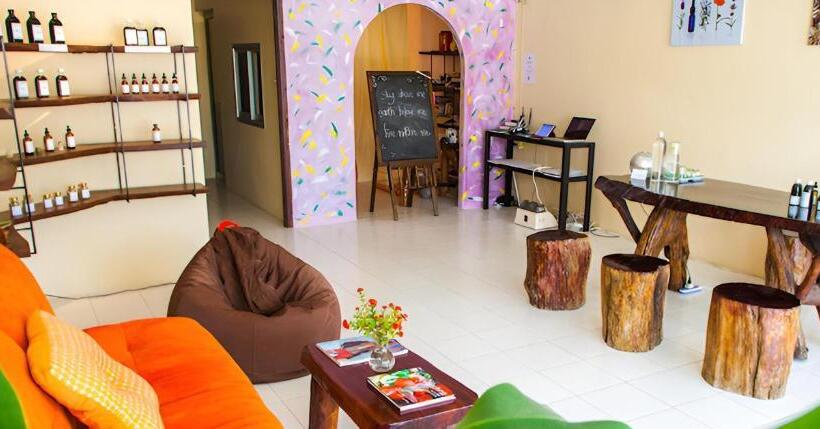 استراحتگاه The Source Herbal Detox Retreat