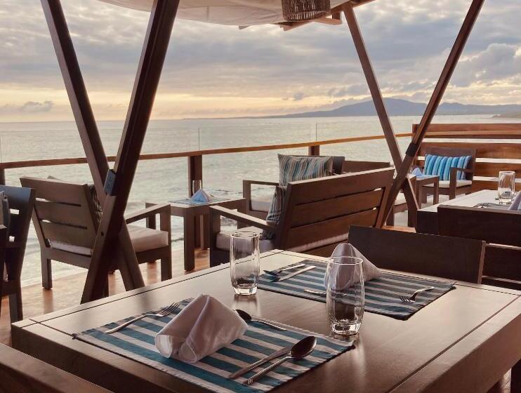 تختخواب و صبحانه Cormorant Beach House