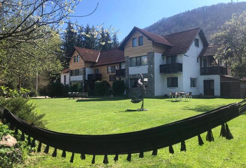 تختخواب و صبحانه Garden Retreat