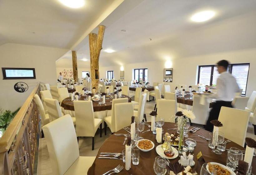 تختخواب و صبحانه Pensiune Restaurant Flamingo
