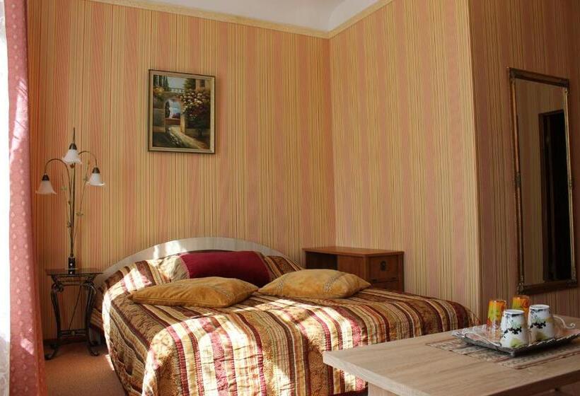 مسافرخانه City Center Kaķis B&b