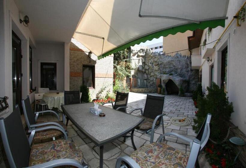 هتل City Garden Rooms And Apartments