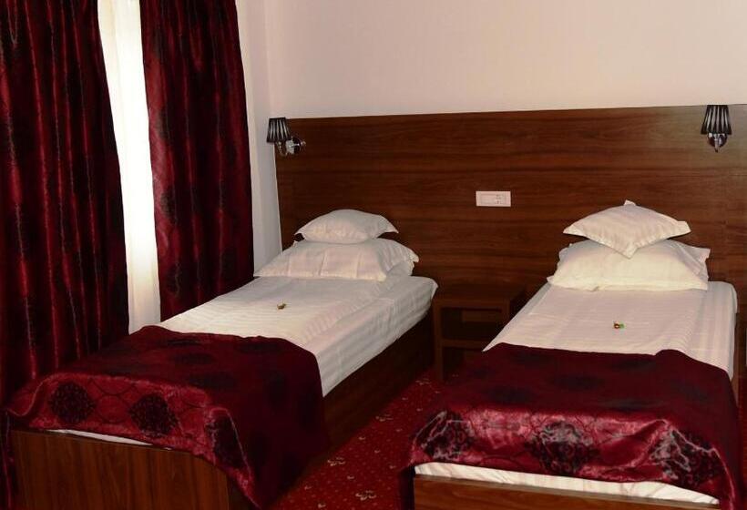 هتل Hostel Orhideea