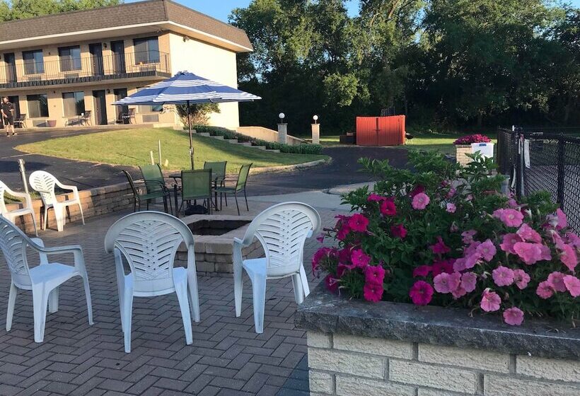 هتل Geneva Wells Inn