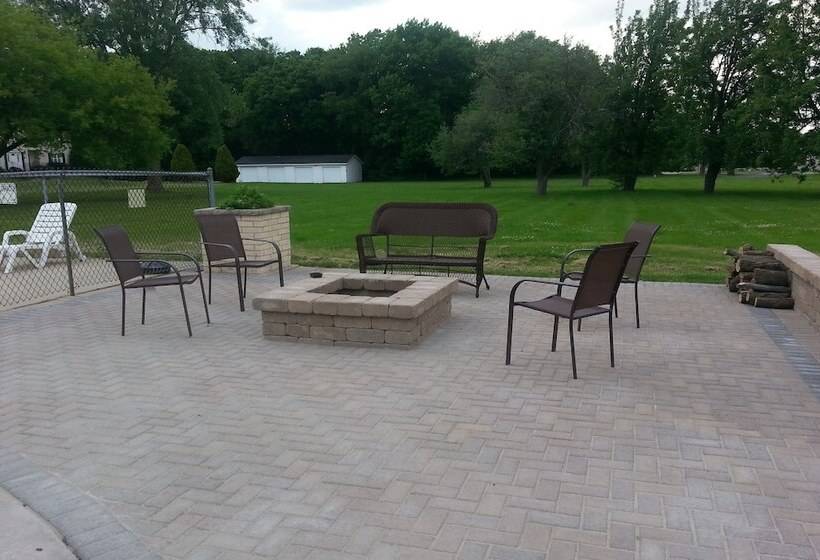 هتل Geneva Wells Inn