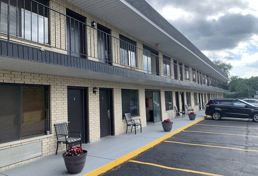 هتل Geneva Wells Inn