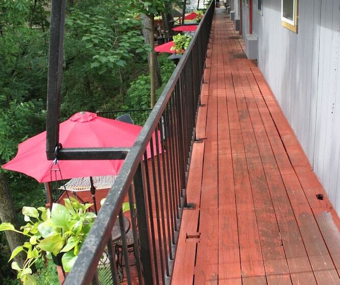 هتل Brydan Suites