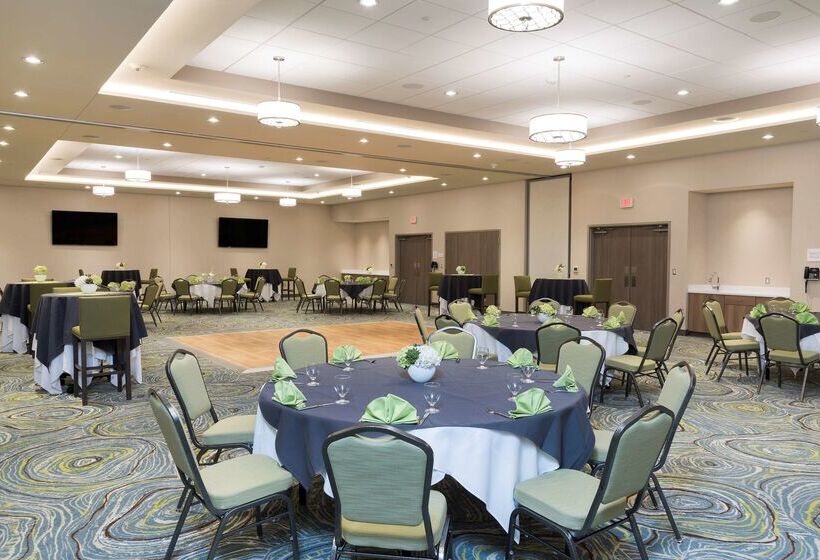 هتل Hilton Garden Inn Grand Rapids East