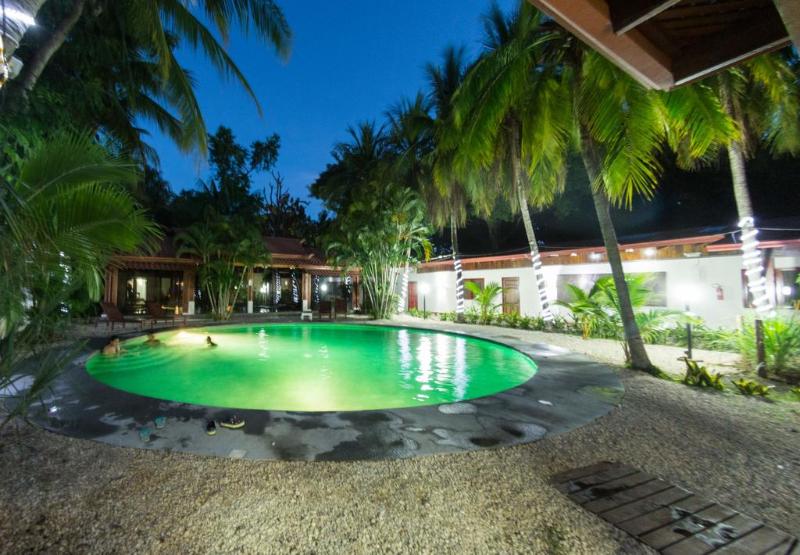 استراحتگاه Café De Playa Beach Front