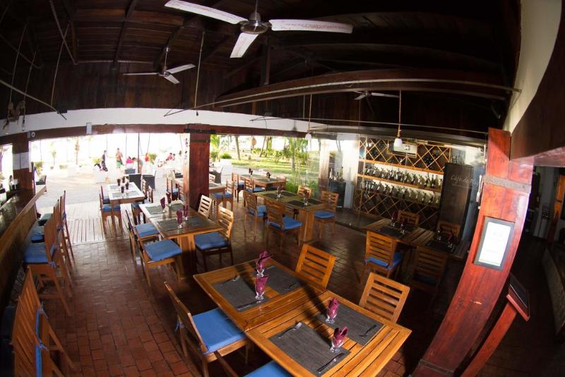 استراحتگاه Café De Playa Beach Front