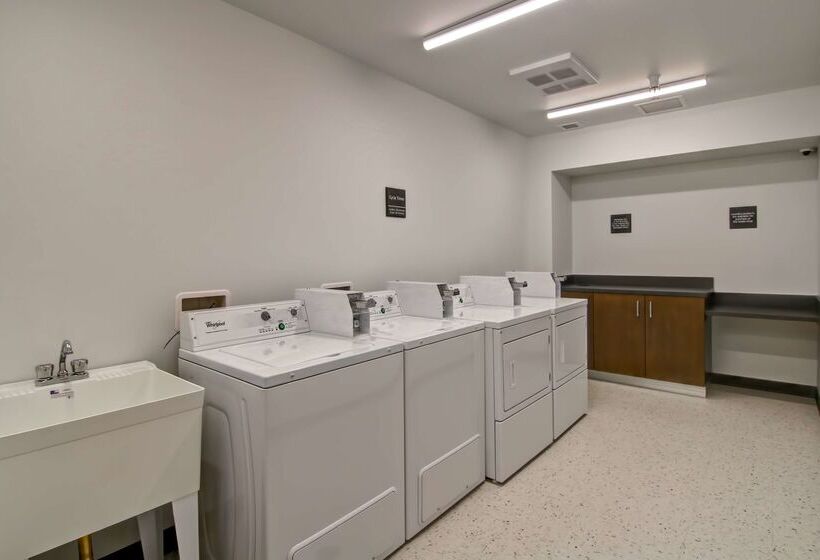 בית מלון כפרי Hampton Inn & Suites By Hilton Grande Prairie