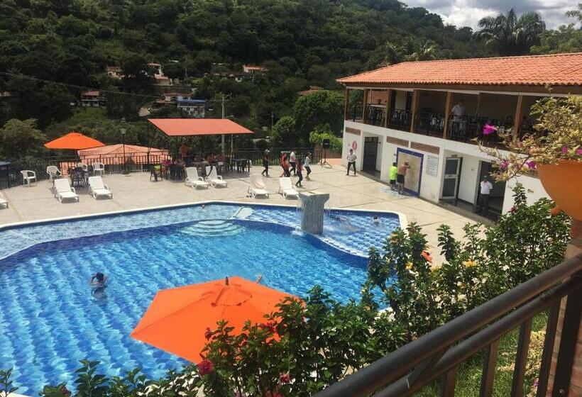 هتل La Montaña San Gil