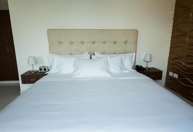 هتل Parque Del Sol