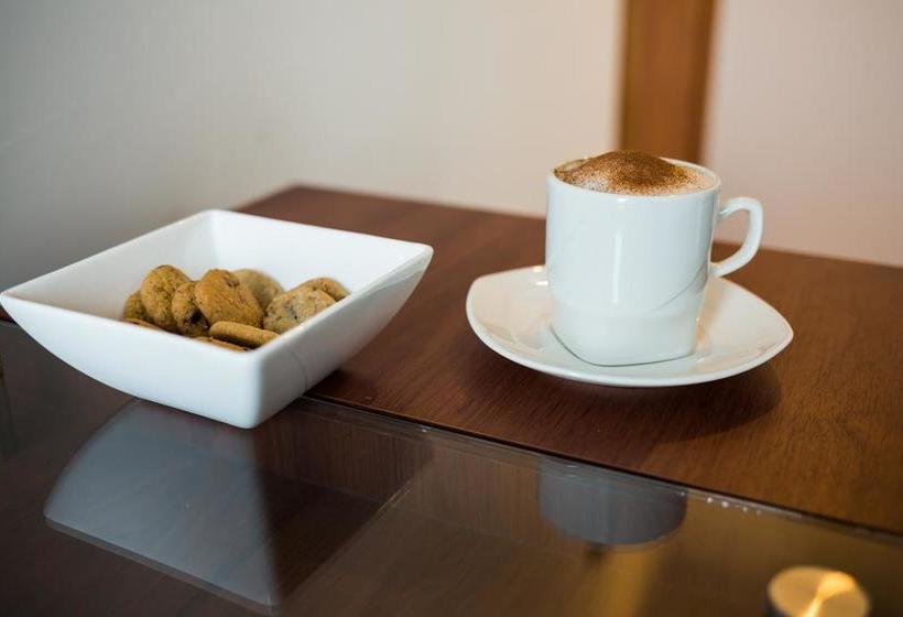 هتل Parque Del Sol