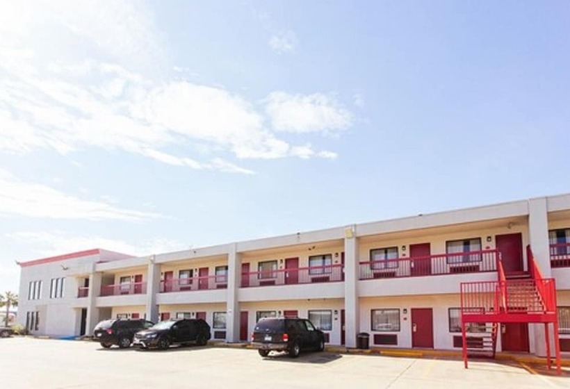 מוטל Econo Lodge Inn & Suites